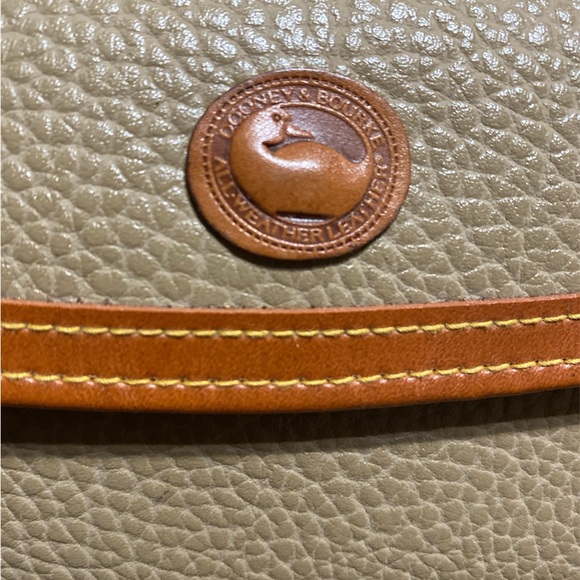 Vintage Dooney & Bourke Pebble Grain Leather Clutch Wallet - Picture 2 of 5